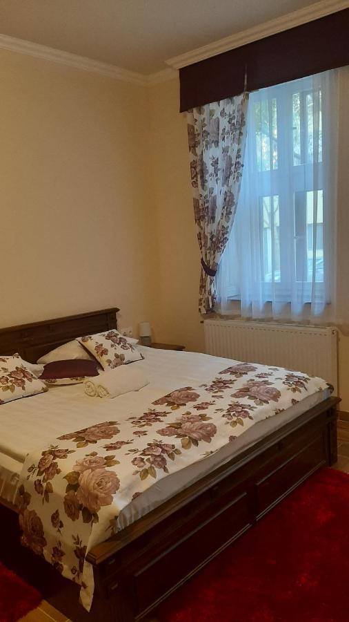 Toscana Apartman Gyula Exteriér fotografie