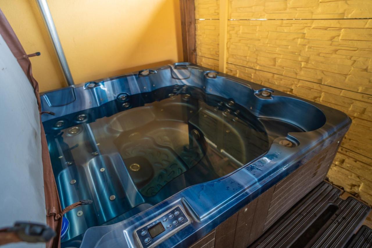 Toscana Apartman Gyula Exteriér fotografie