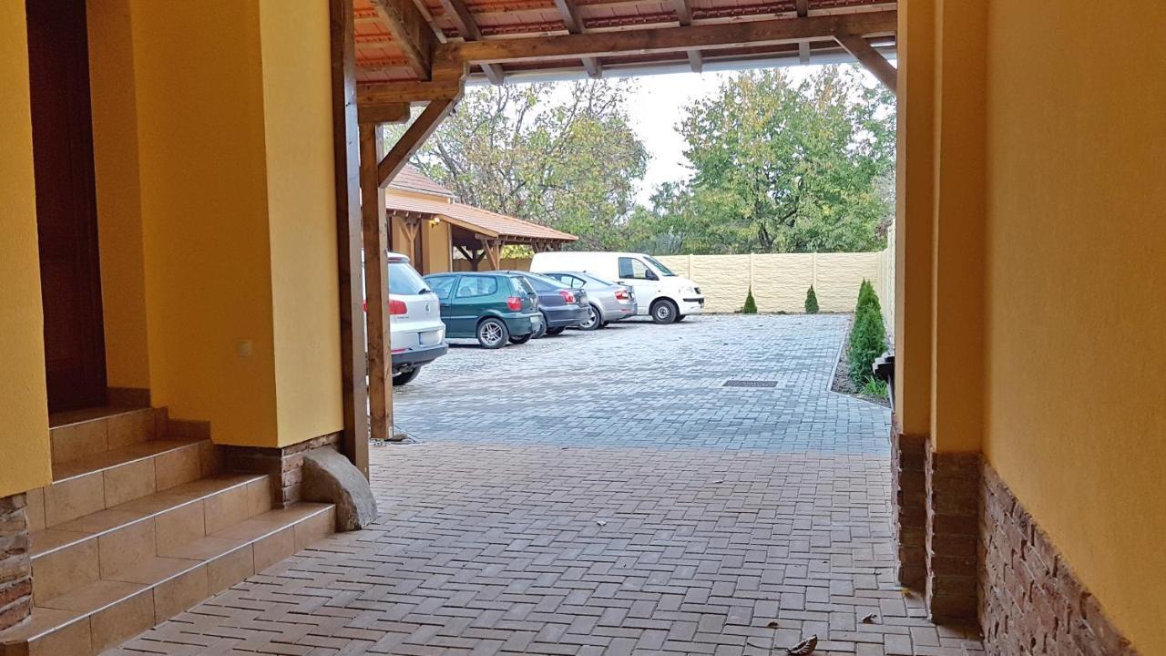 Toscana Apartman Gyula Exteriér fotografie