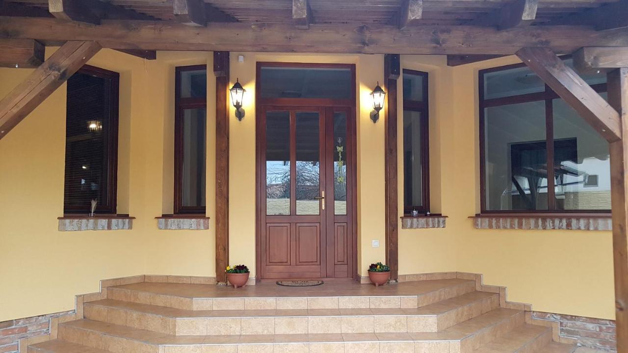 Toscana Apartman Gyula Exteriér fotografie
