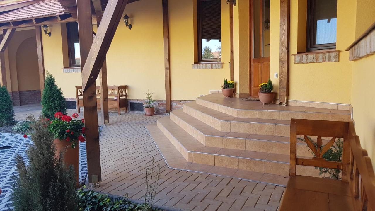 Toscana Apartman Gyula Exteriér fotografie